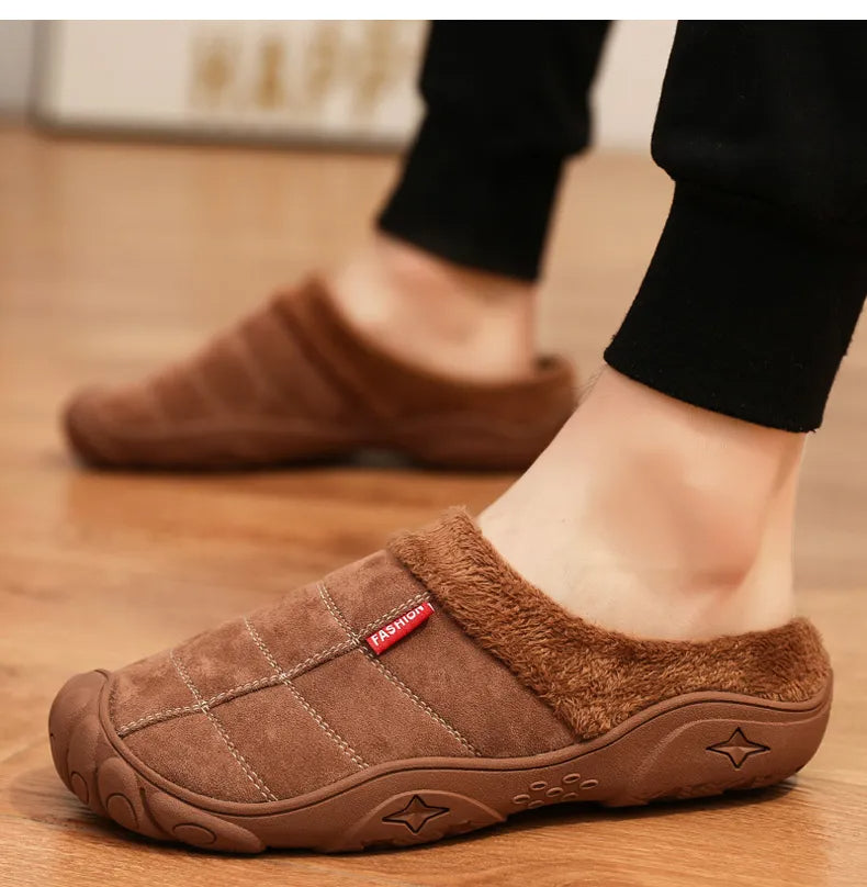 Stijlvolle warme heren instappers. Comfortabele antislip sloffen, perfect voor thuisgebruik.