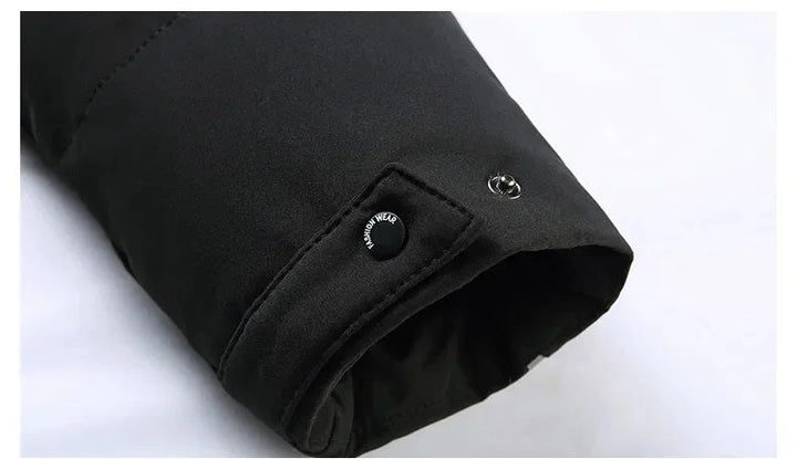 Duurzame heren buitenkleding: warme winterparka met capuchon. Ideale waterafstotende winterjas.
