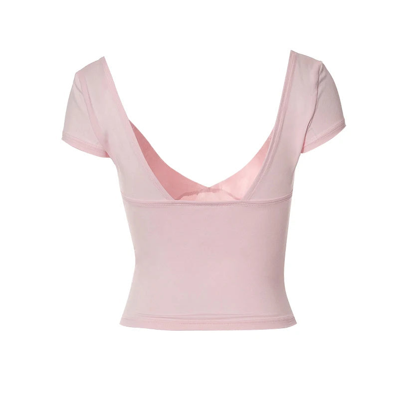 Zacht dames t-shirt met V-hals, slim fit voor een moderne en comfortabele pasvorm.
