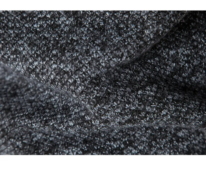 Man draagt warm herenvest met colkraag en ritssluiting. Comfortabel, modieus en perfect voor de winter.