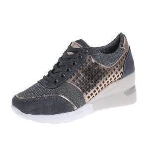 Trendy zwarte sleehak sneakers voor dames, met modieuze verhoogde zool voor een stijlvolle pasvorm.