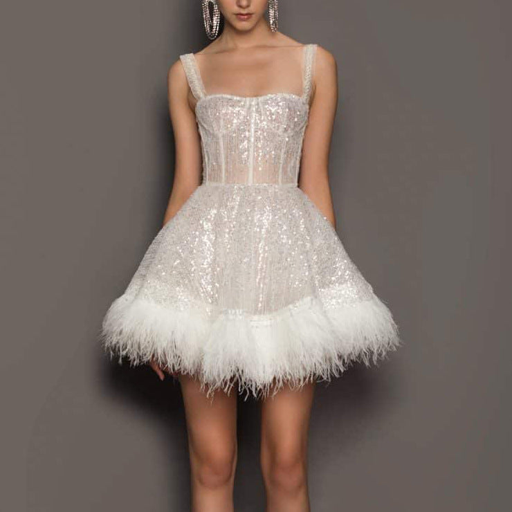 Glamoureuze dames glitterjurk met witte pailletten; een elegante galajurk voor een onvergetelijke avond.