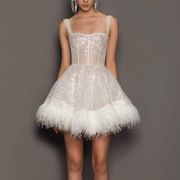 Glamoureuze dames glitterjurk met witte pailletten; een elegante galajurk voor een onvergetelijke avond.