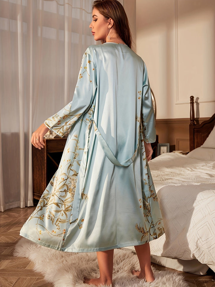 Elegante dames nachtkleding: pyjamaset met verfijnde bloemenprint. Perfect voor relaxte avonden.
