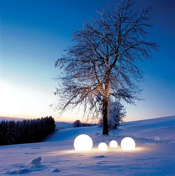 Moderne LED buitenlamp, GlowSphere, op zonne-energie, sfeervolle toevoeging aan uw tuin.