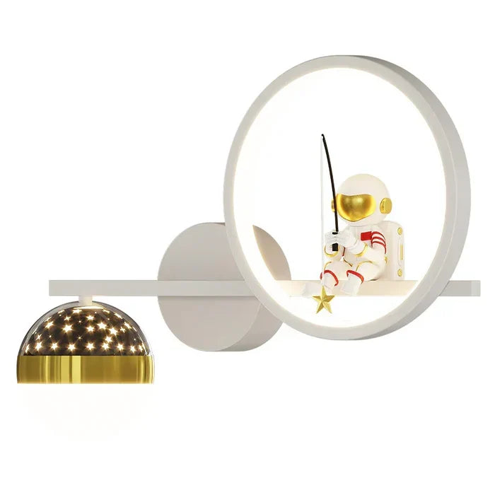 Veilige GlowNest kinderwandlamp, sfeervolle LED verlichting in drie kleuren voor een gezellige speelkamer.