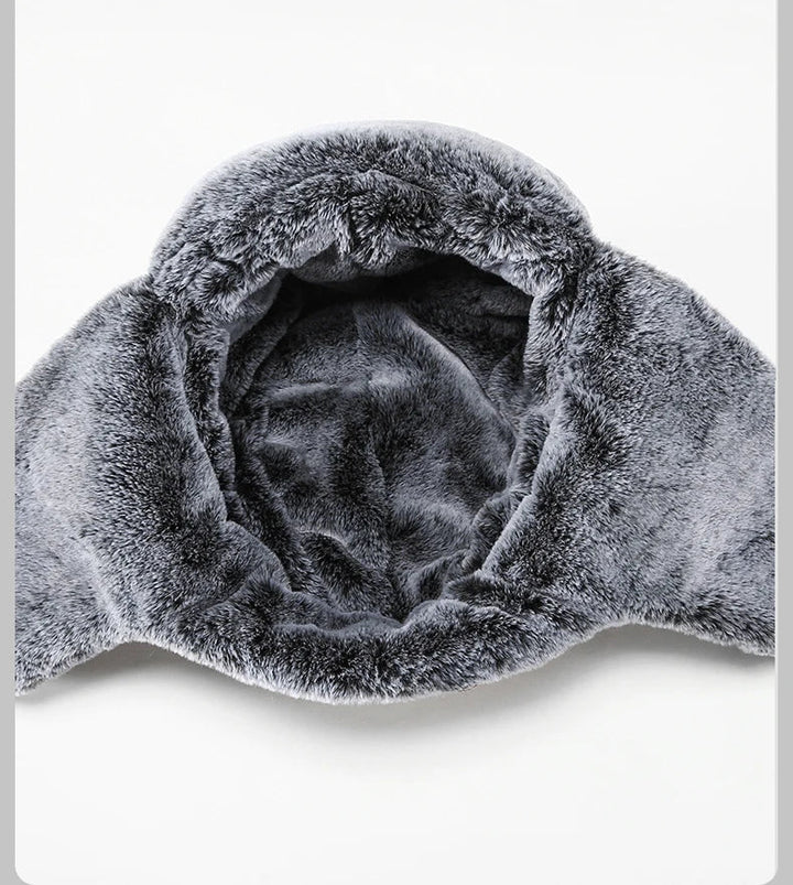 Zwarte unisex muts, ontworpen voor extreme wintersportomstandigheden.