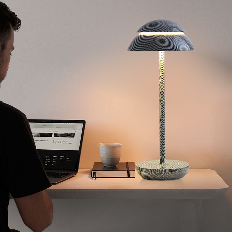 Stijlvolle GlowBeam tafellamp, oplaadbaar en draadloos; creëert warme LED sfeer.