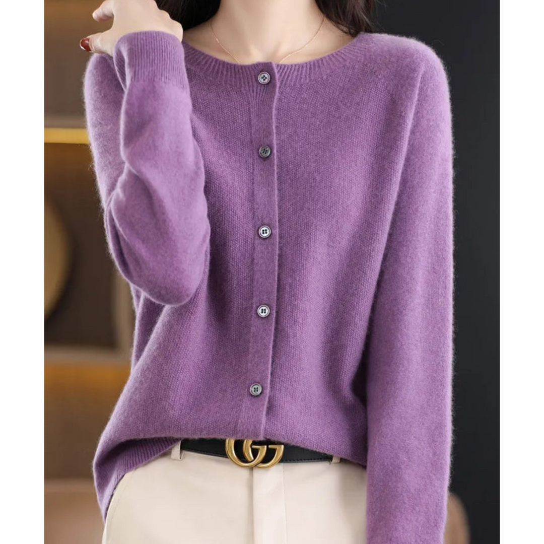 Elegante dames gebreide trui met subtiele knoopsluiting, tijdloze stijl voor vrouwenmode.