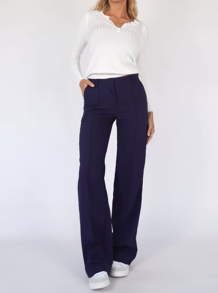 Trendy high-waist dames pantalon met rechte pijpen, moderne snit voor een slank silhouet.
