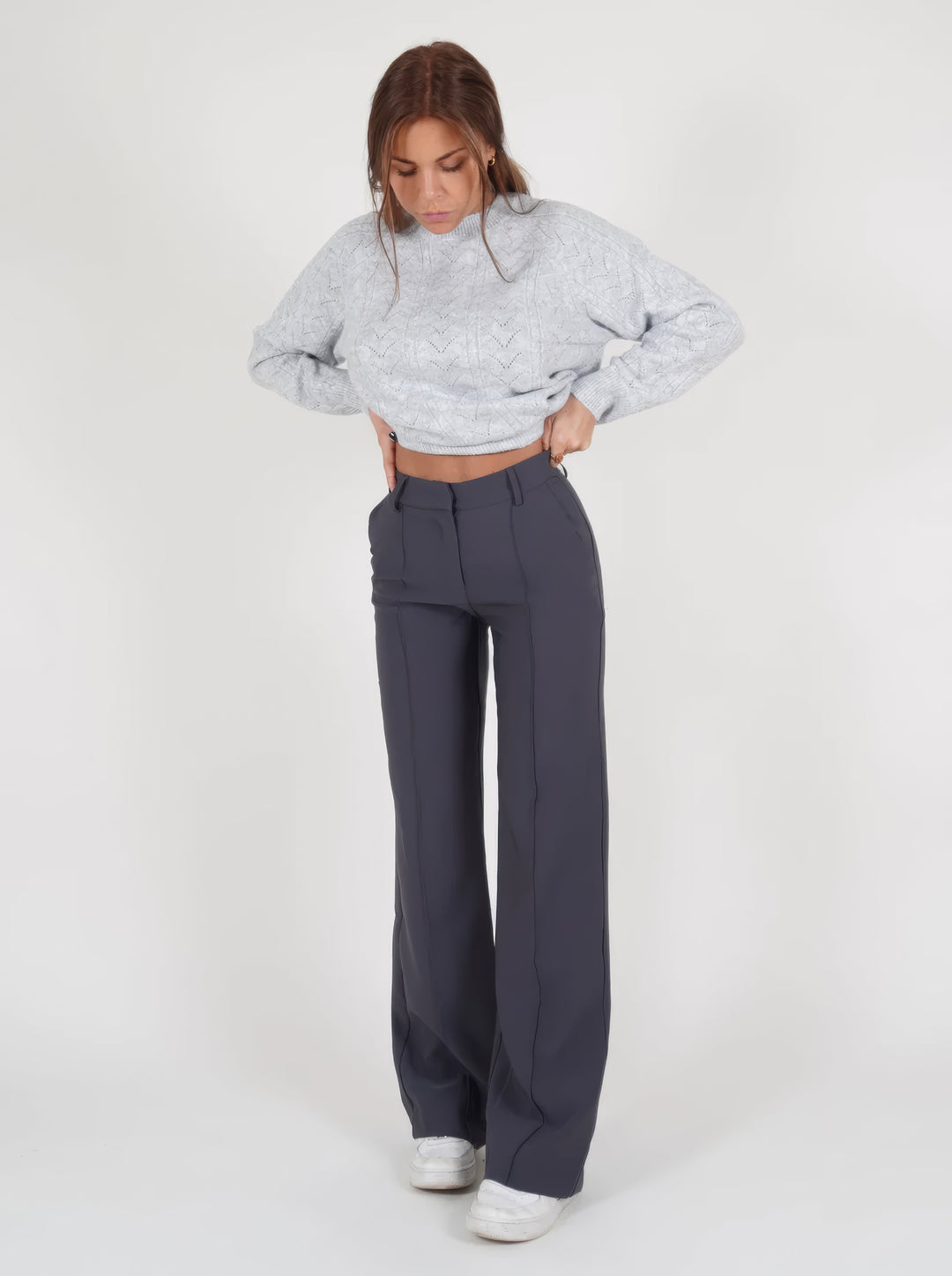 Veelzijdige dames pantalon, high-waist met rechte pijpen, geschikt voor alle seizoenen.