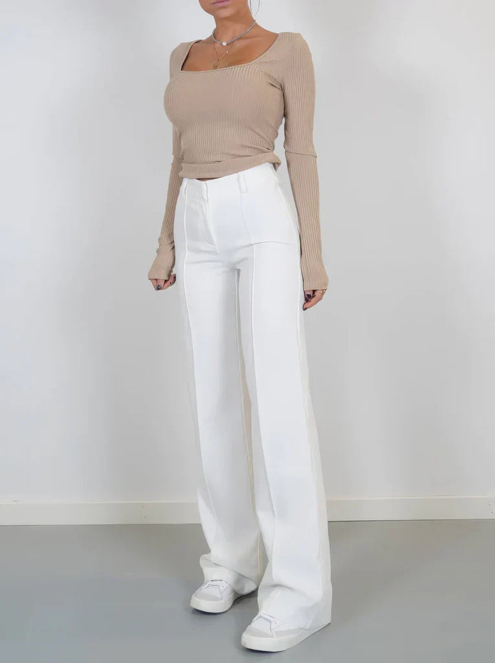 Hoymans elegante damesbroek, slim-fit pasvorm met trendy wijde pijpen, ideaal voor modebewuste vrouwen.