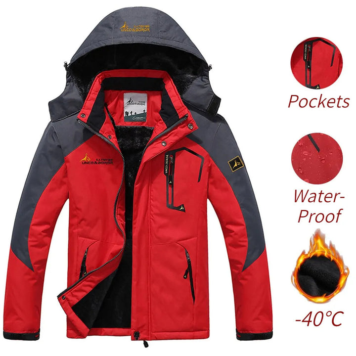 Zijprofiel van de warme heren winterparka met ruime zakken, functioneel en stijlvol voor mannenmode.