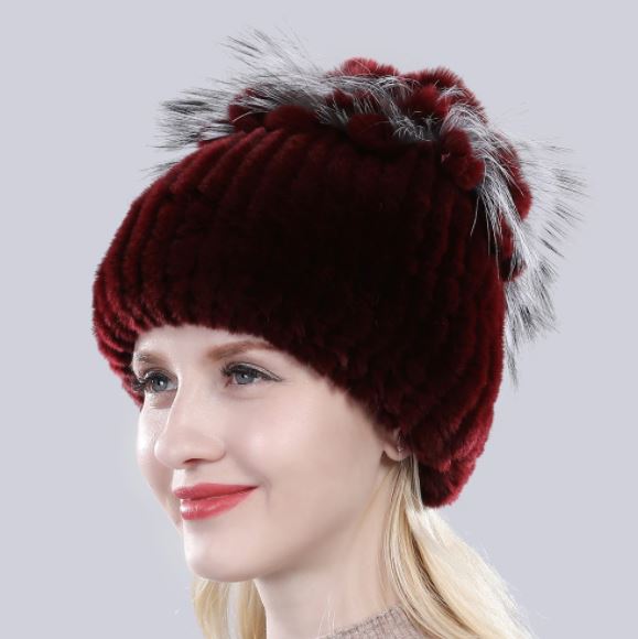 Elegante grijze dames bontmuts van konijnenbont voor winterse warmte en een stijlvolle look.