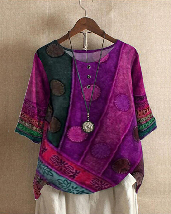 Modieuze dames print blouse met boho dessin en vintage flair; losvallend en veelzijdig voor elke gelegenheid.