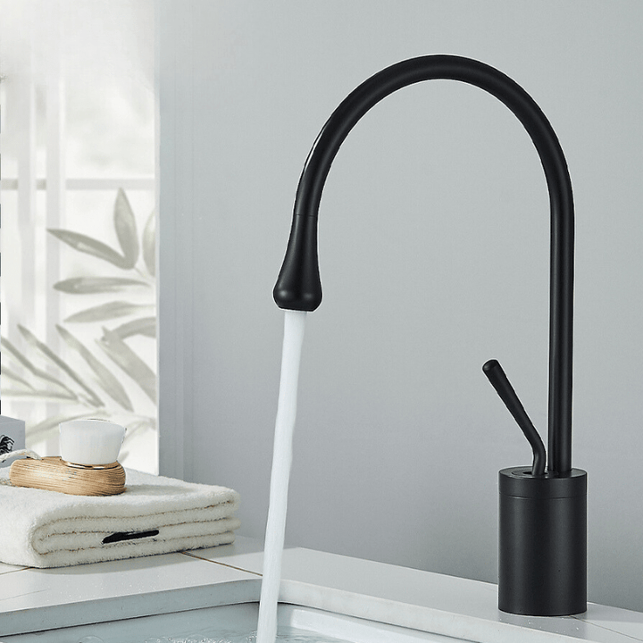 Gouden luxe wastafelkraan met een hendel, stijlvolle warm & koud mengkraan voor uw badkamer.