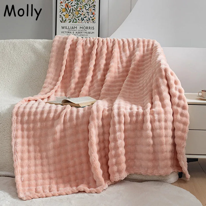 Zachte PlushBubble flanellen deken in een neutrale tint voor optimaal comfort en warmte in je woonkamer.
