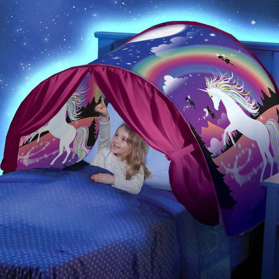 Stoere kinderbedtent SweetDream met dinosauriërs thema. Creëert een avontuurlijke slaapplek voor jongen of meisje.