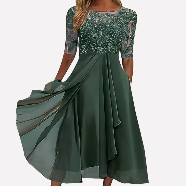 Vrouwen jurk: flowy chiffon avondjurk met ingewikkeld bloemenkant, ideaal voor een elegante look.