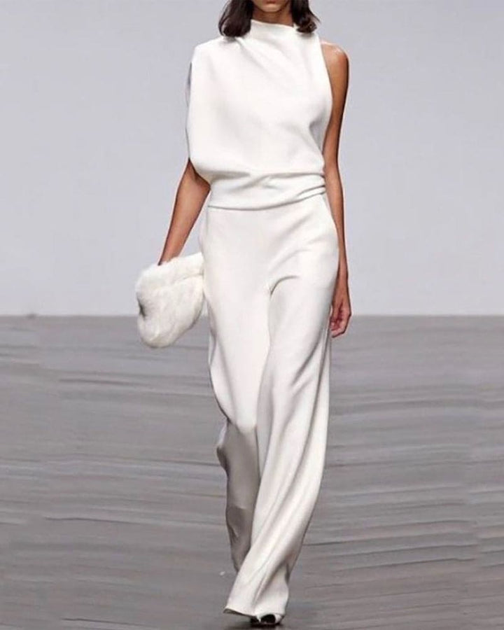 Elegante dames jumpsuit met opstaande kraag en hoge taille, perfect voor zowel casual als avondkleding.