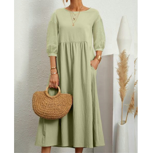 Veelzijdige midi jurk voor dames met comfortabel smockdetail en korte mouwen, perfect voor casual of feestelijke gelegenheden.
