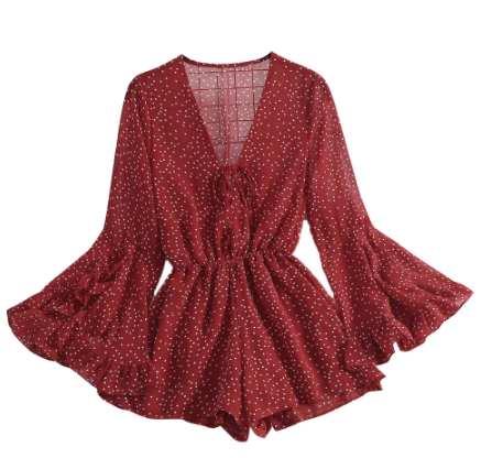 Trendy zwarte romper jumpsuit voor dames, modieus en luchtig. Een comfortabele optie voor de warme zomerdagen.