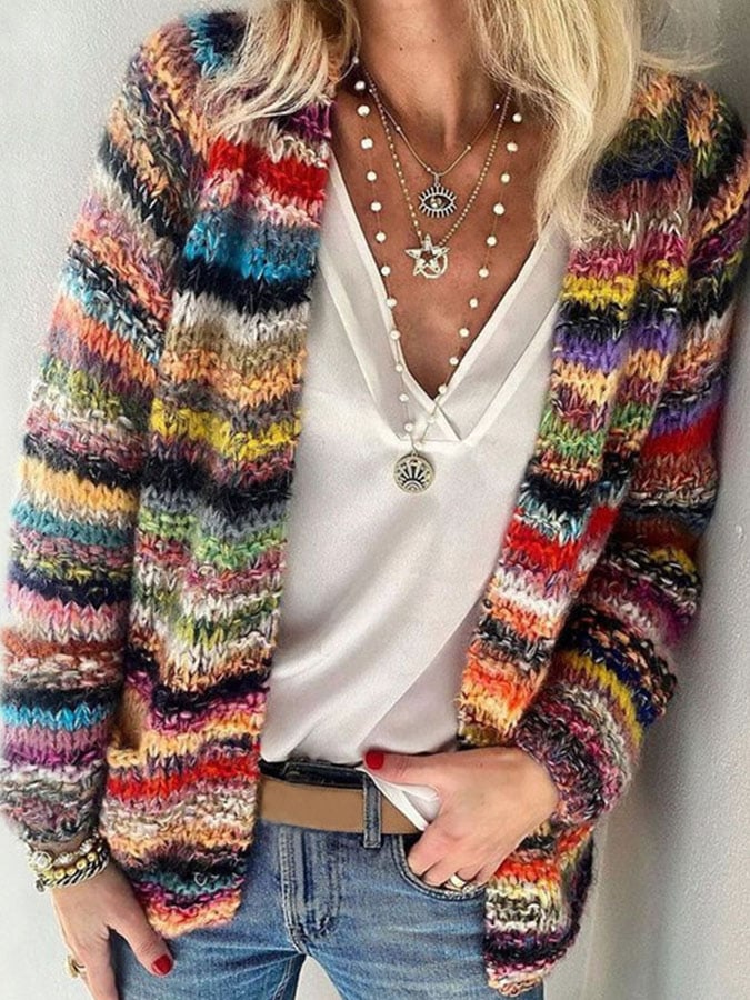 Vrolijk, kleurrijk damesvest met losse pasvorm, ideaal voor comfortabele casual outfits in de herfst en winter.