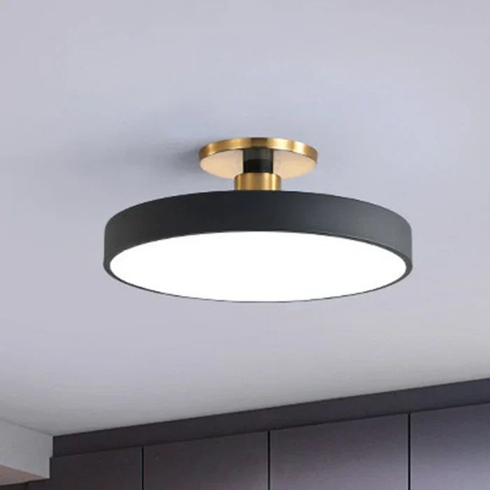 Moderne Noordse LED plafondlamp NordicaGlow voor sfeervolle slaapkamerverlichting. Stijlvol acryl design.