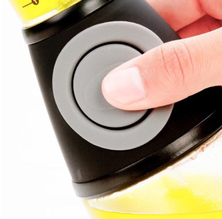 Oliedispenser met nauwkeurige maatverdeling voor gecontroleerd en gezond koken in de keuken.
