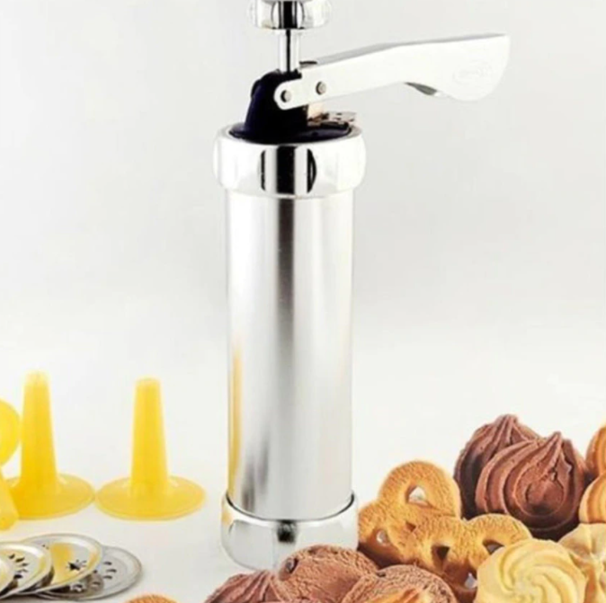 Keuken koekjespers set, met verschillende mondstukken voor perfect gevormde koekjes en decoraties.