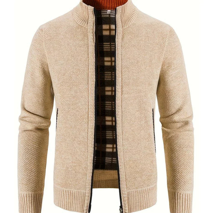 Stijlvol oranjerood gebreid herenvest, een trendy toevoeging aan je herenmode collectie voor elk seizoen.