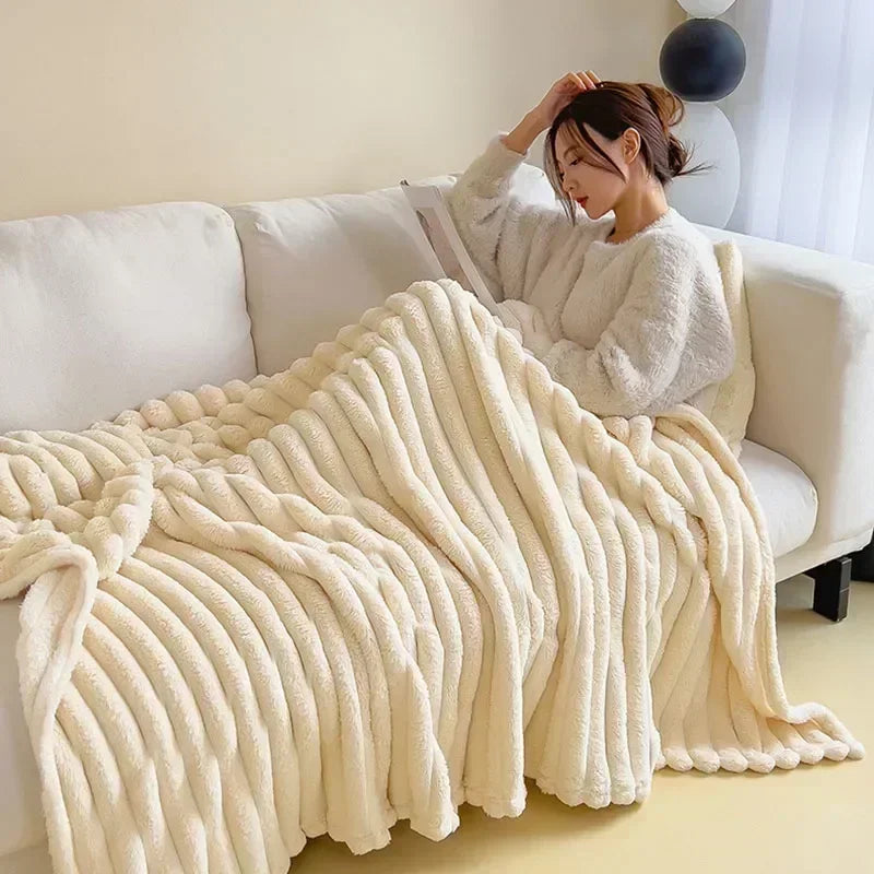 Zachte, extra warme pluche deken voor ultiem comfort op de bank of in de slaapkamer.
