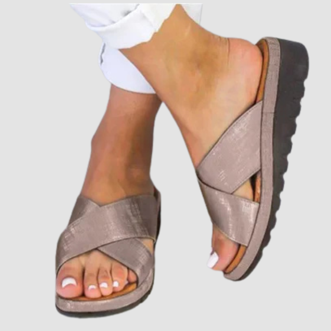 Stijlvolle Rory dames sandalen in brons, perfecte zomerschoenen met comfortabele platformzool. Ideaal voor strand.