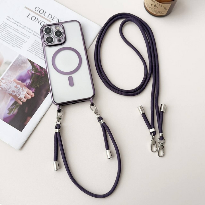 Vrouw draagt iPhone in MagSafe schouderhoes met draagriem, handsfree en stijlvol. Perfect voor onderweg.