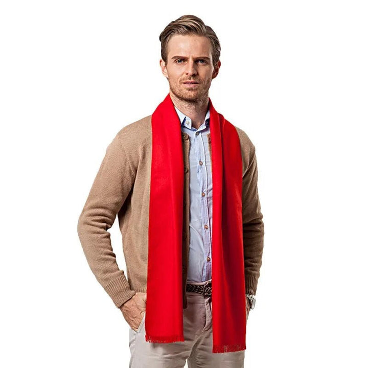 Rode kasjmier sjaal, luxe en zacht, perfect voor warme winterdagen.
