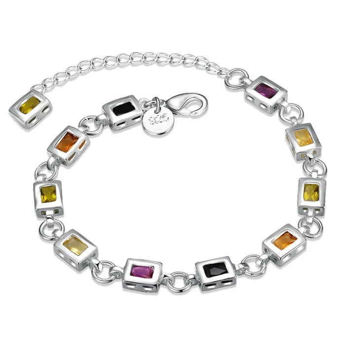 Elegante meerkleurige zirkonia damesarmband, verzilverd en verstelbaar. Een stijlvol sieraad voor vrouwen.