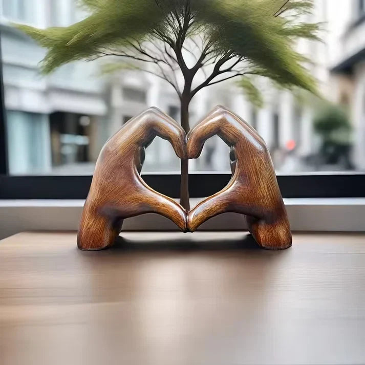 Handgemaakt houten liefdessymbool in hartvorm, perfecte moderne decoratie voor elk interieur.