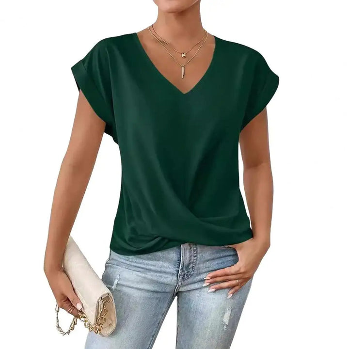 Dames elegante V-hals blouse met geplooid detail, perfect voor zomerse dagen.