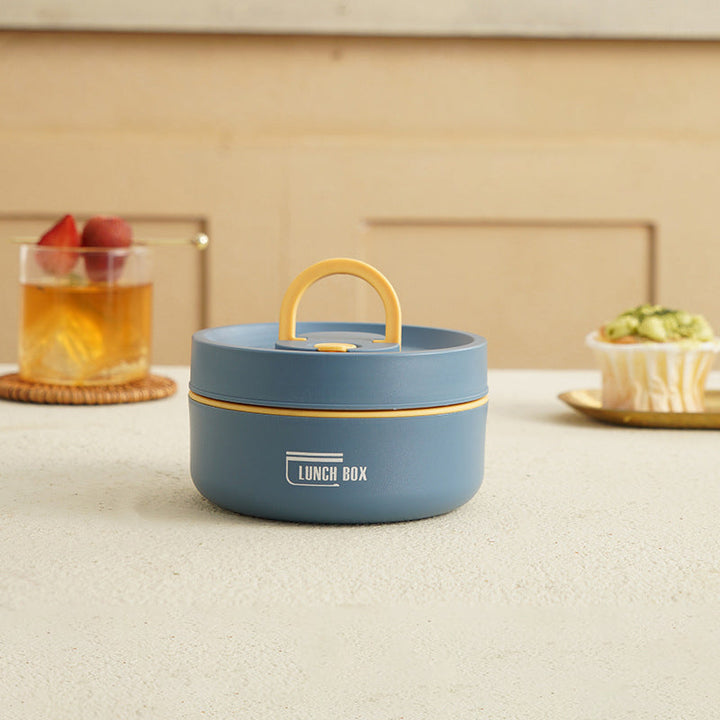Familie geniet van een picknick met de meerlagige Isobox™ lunchbox en meegeleverde draagtas.