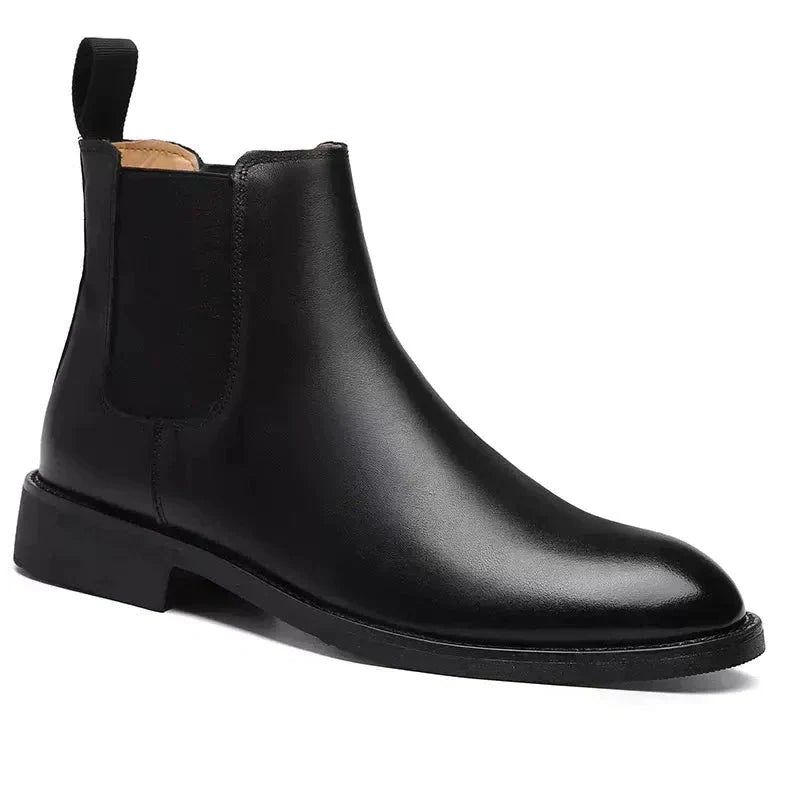 Elegante heren chelsea boots, zijzicht met elastische zijkanten. Comfortabele instappers voor mannenmode.