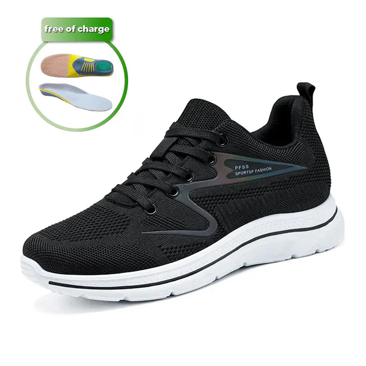 Vrouw draagt ergonomische ActiveWalk Pro damessneakers, geniet van pijnvrij comfort tijdens dagelijkse wandelingen.