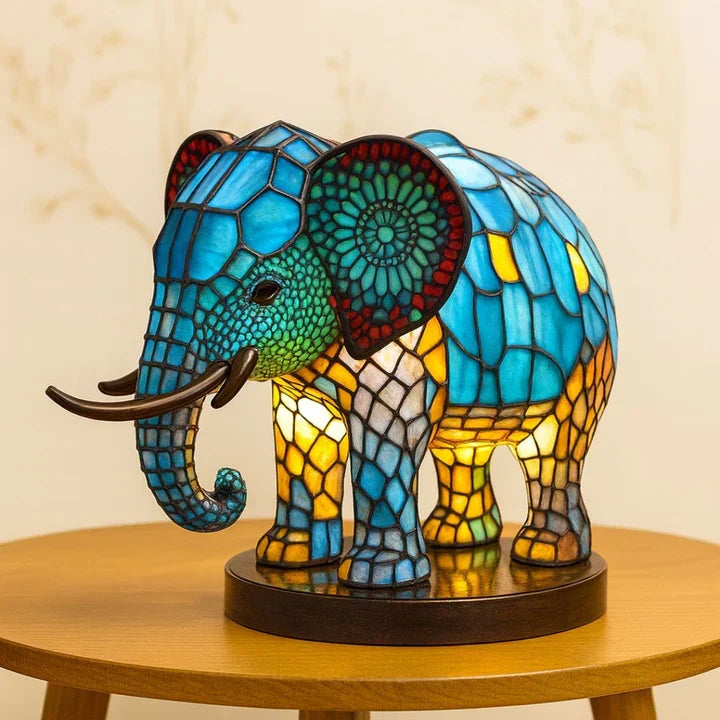 Handgemaakte decoratieve olifantenlamp met sfeervolle LED-verlichting, perfect voor interieur liefhebbers.