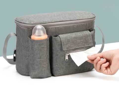 Universele kinderwagen organiser voor het binnen handbereik houden van baby benodigdheden.
