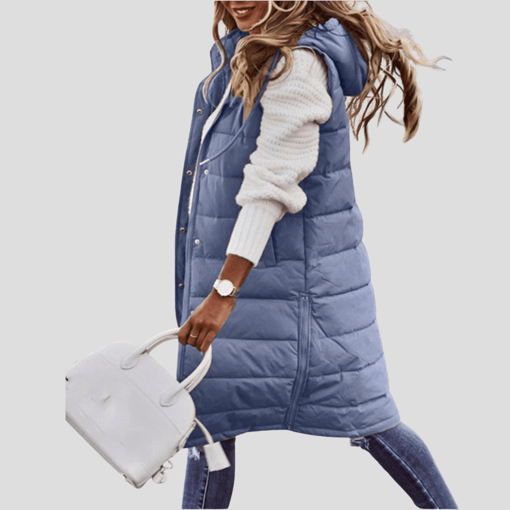 Dames lange gewatteerde bodywarmer met capuchon, ideaal als stijlvolle overgangsjas voor dames.