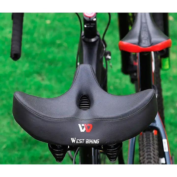 Comfortabel gelzadel, extra breed en ademend, ideaal voor een pijnvrije en ergonomische fietservaring.