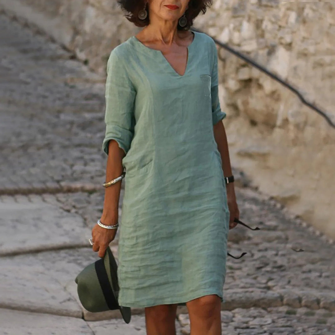 Stijlvolle veelkleurige dames midi jurk. Perfecte elegante zomerjurk voor diverse gelegenheden.