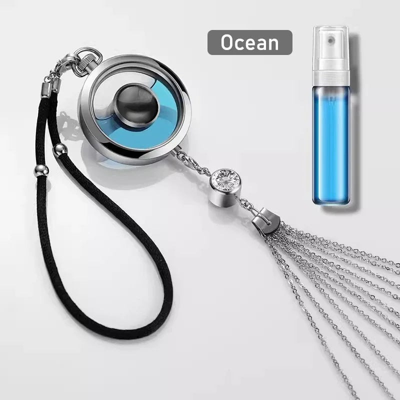 Metalen auto parfum hanger met strass, elegante geurhanger voor een luxe auto interieur.