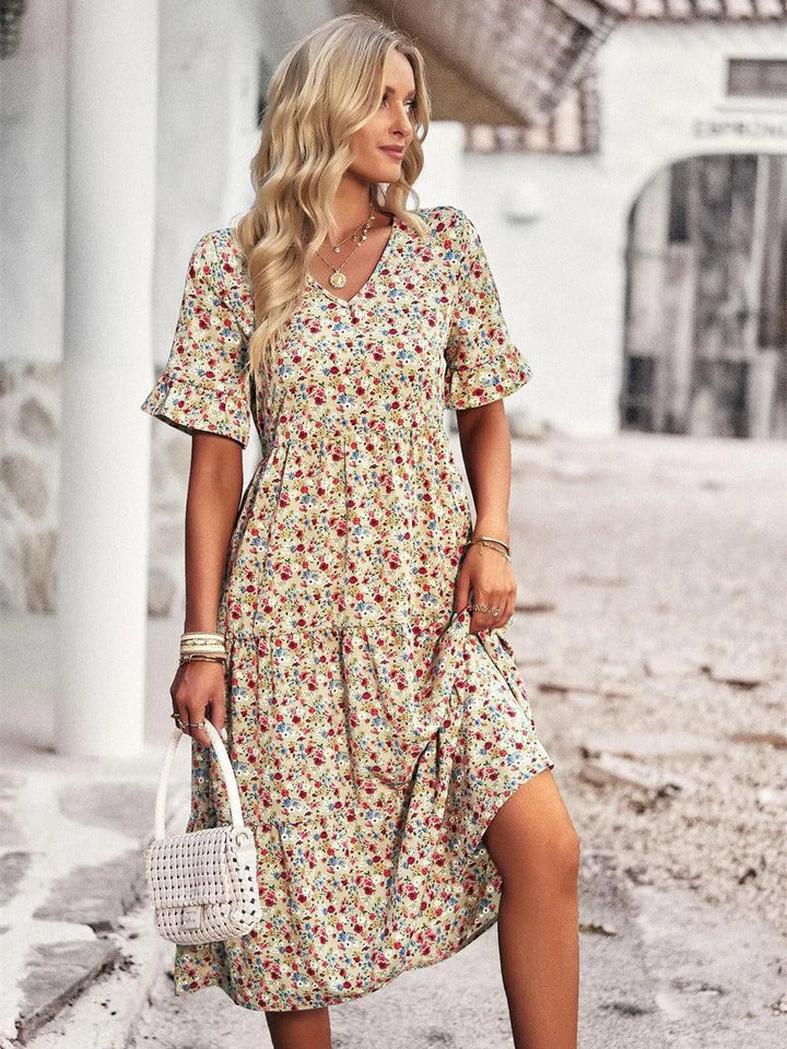 Dames zomerjurk met korte mouwen, ideaal voor een casual of elegante zomerlook. Modieus en comfortabel.