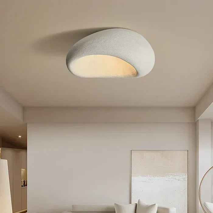 Natuurlijke Wabi Sabi plafondlamp SereneAura, organisch design voor rustgevende sfeerverlichting in elk interieur.