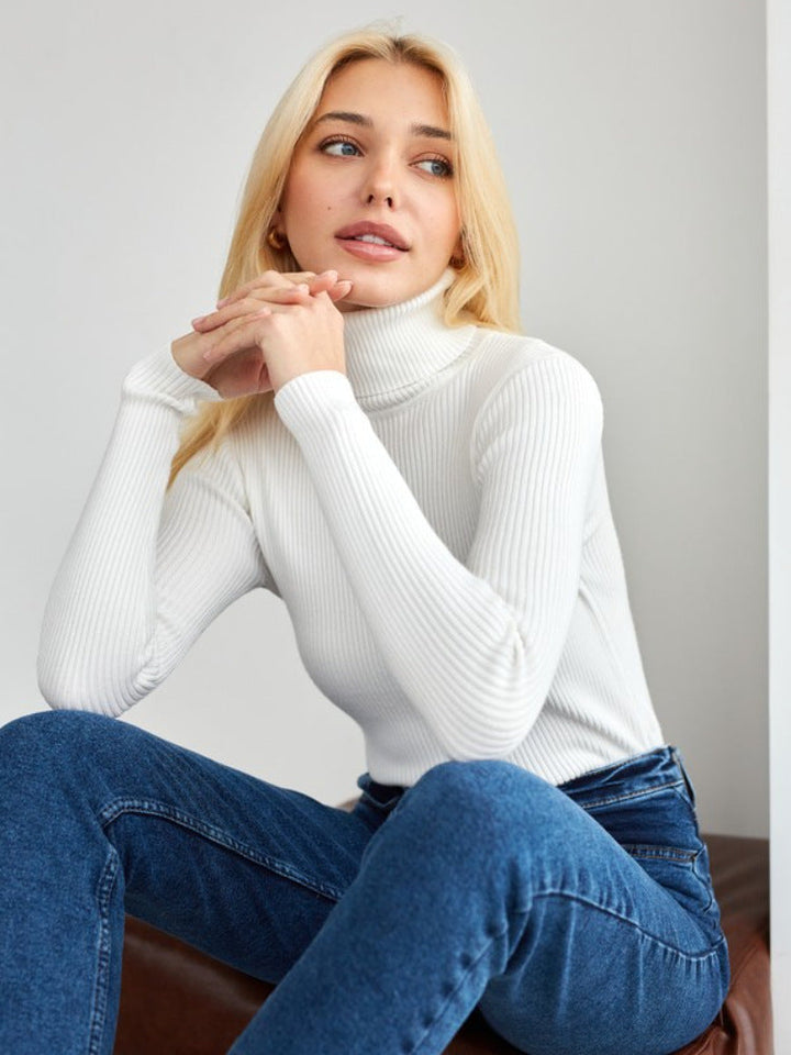 Zwarte dames coltrui, klassiek en elegant, perfect voor een stijlvolle winterlook.